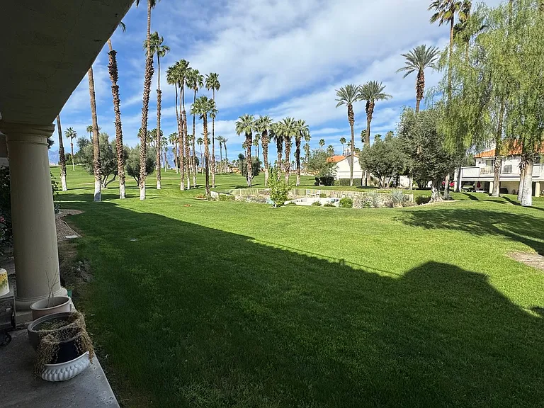 289 Vista Royale Cir W — Photo 2