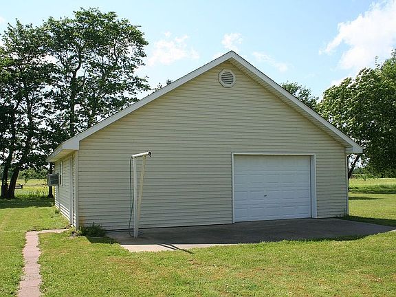 5th image of 65 Michael Ln