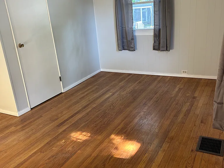 502 Center St — Photo 9
