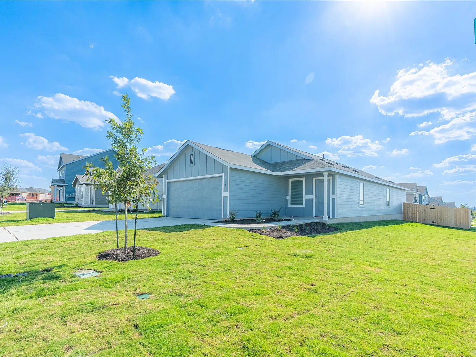 4 bed, 2.0 bath, 1600 sqft, $1,795 — Photo 3