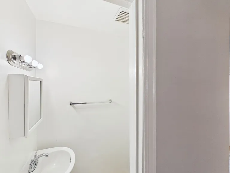 2305 Poplar St #B — Photo 11