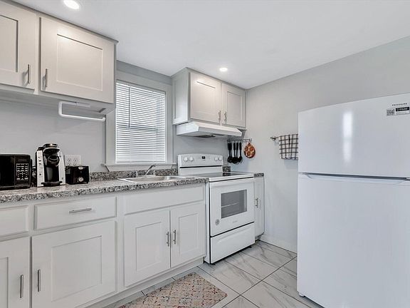 4th image of 321 Shore Road UNIT 15s