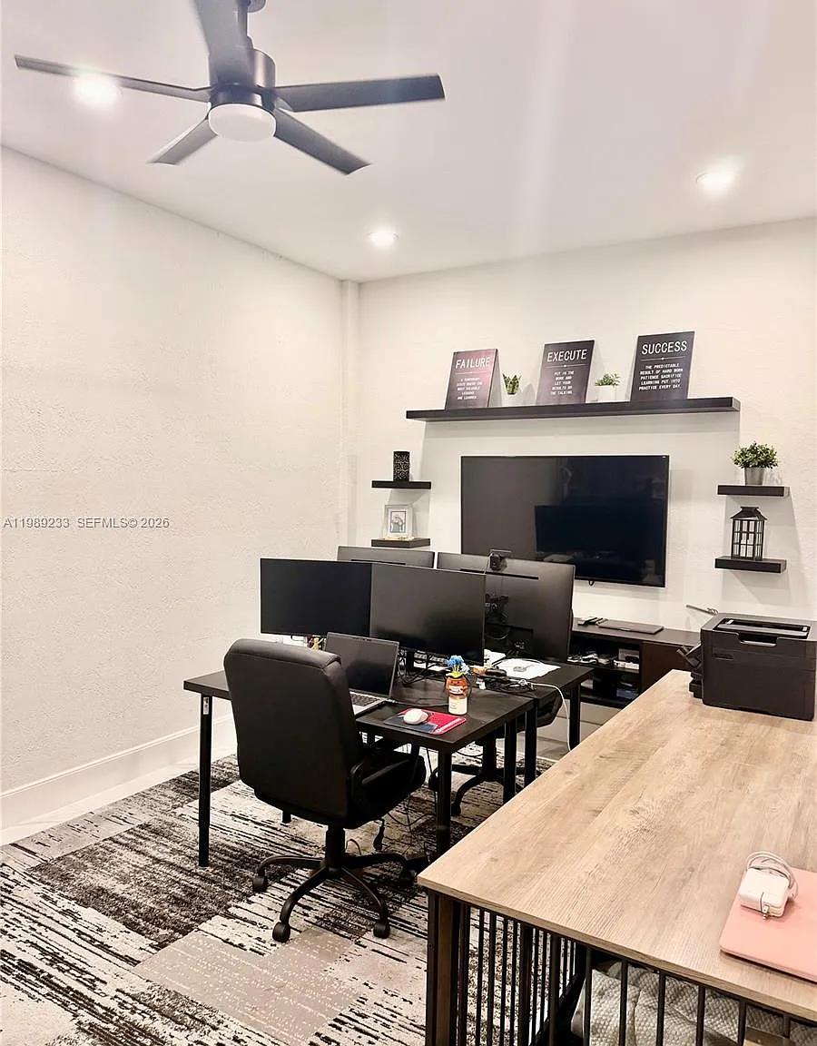3 bed, 2.5 bath, 1530 sqft, $4,000 — Photo 3