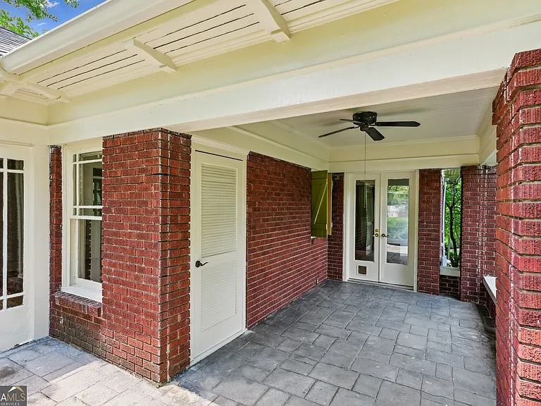 1500 N Highland Ave NE — Photo 24