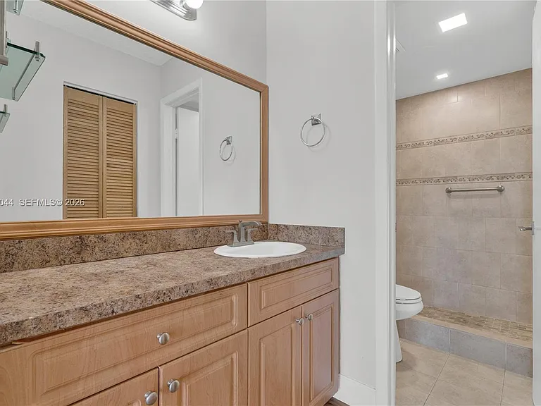 1121 SW 122nd Ave #412-2 — Photo 7