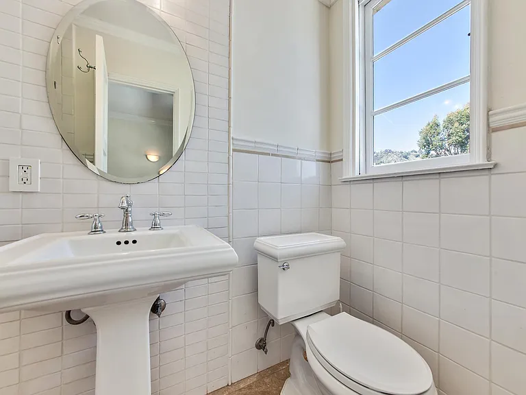 Savoy Plaza Apartments — Photo 33