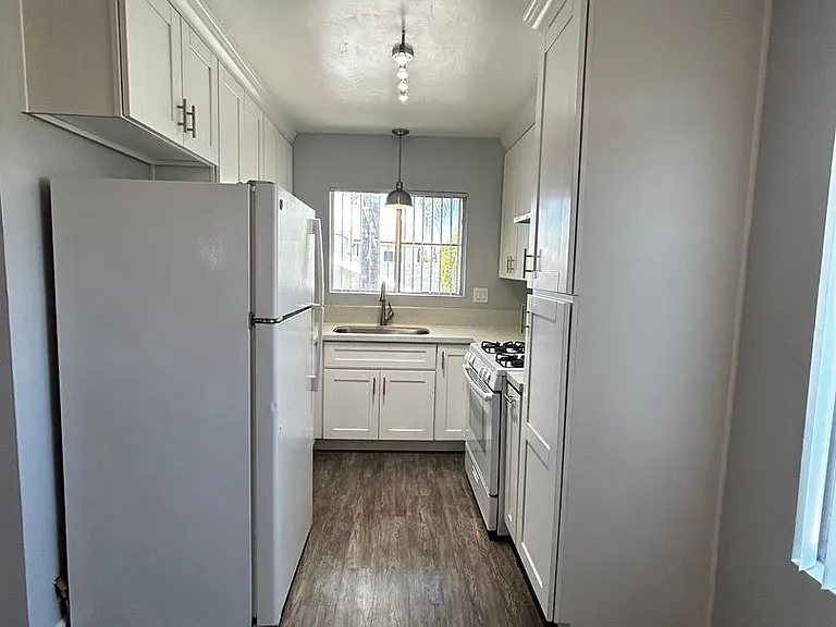 4054 Highland Ave — Photo 4
