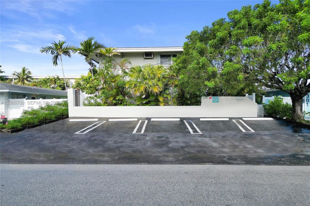 305 SE 12th Ave, photo 3