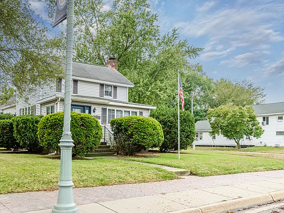 2nd image of 4314 Lake St