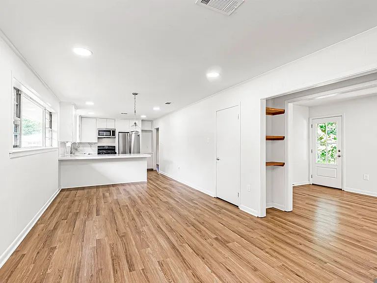 10180 Devonshire Dr — Photo 7