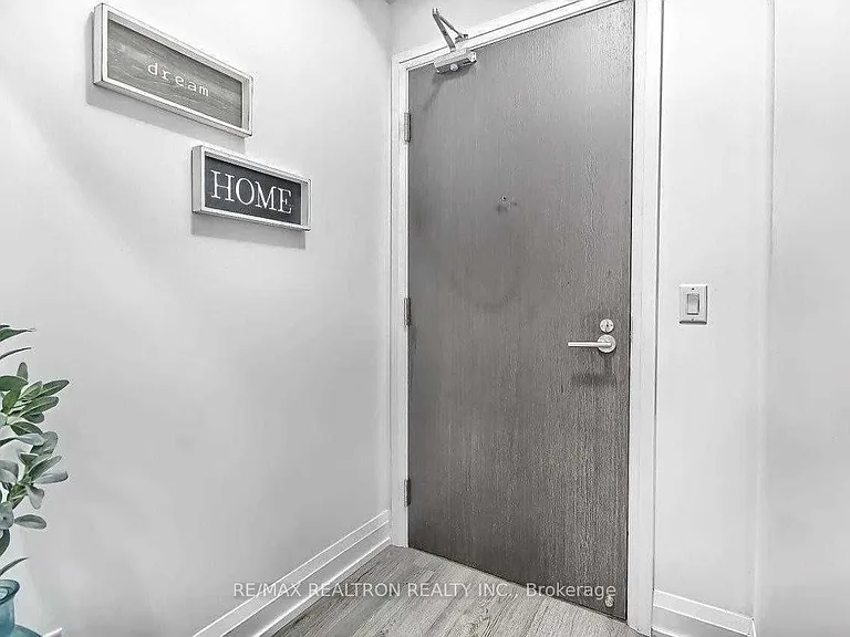 7890 Bathurst St #912 — Photo 3
