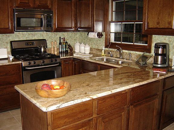 4th image of 436 Putnam Ln