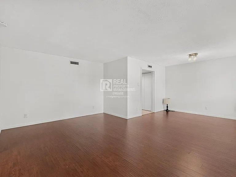 4548 Newcombe Dr — Photo 8