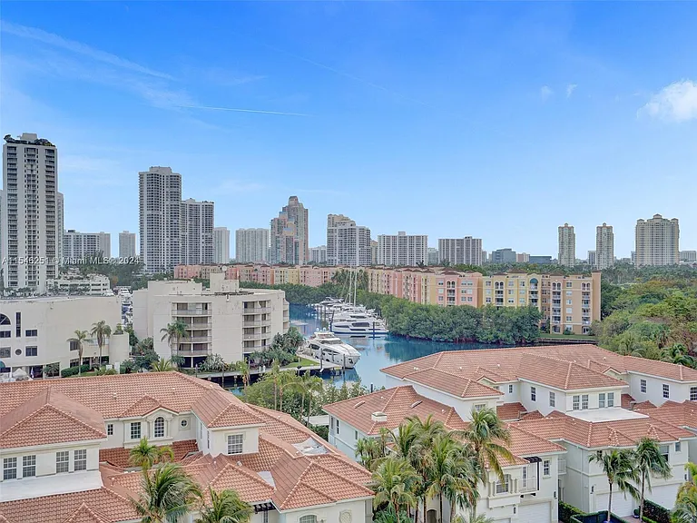 199 Ocean Lane Dr #901 — Photo 30