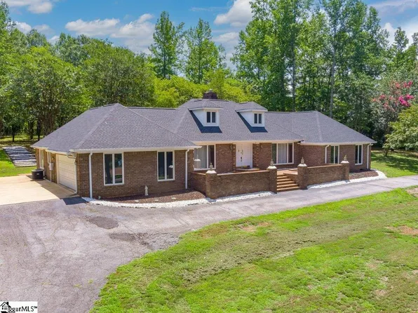 202 Woodlake Dr, Spartanburg, SC 29301