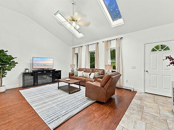 4th image of 16 Georgann Road