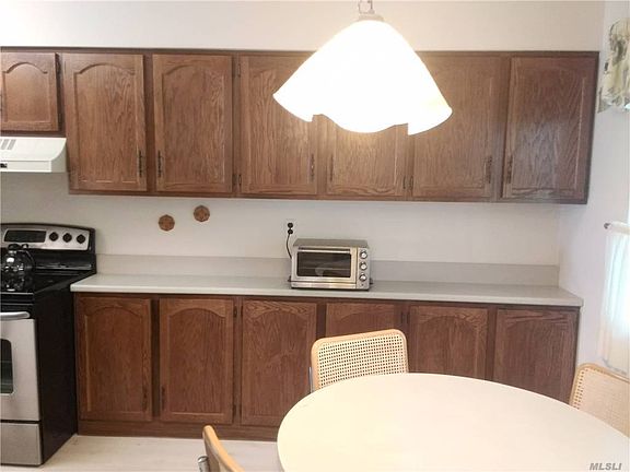 5th image of 30 Meadow Ct