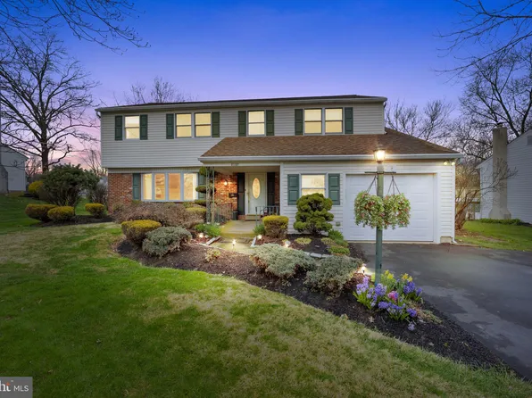 2137 Grey Horse Dr, Warrington, PA 18976