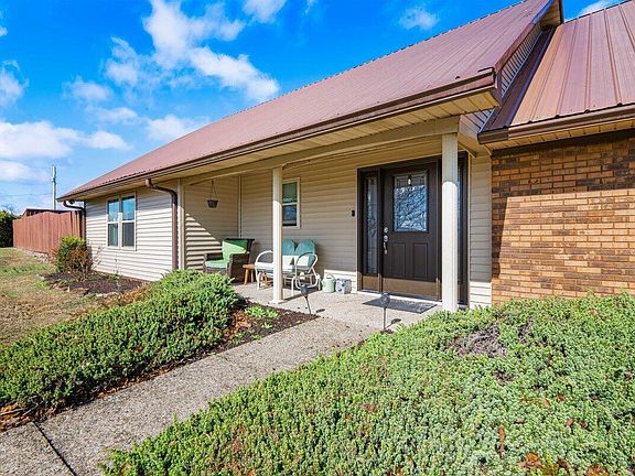 4th image of 128 County Farm Rd