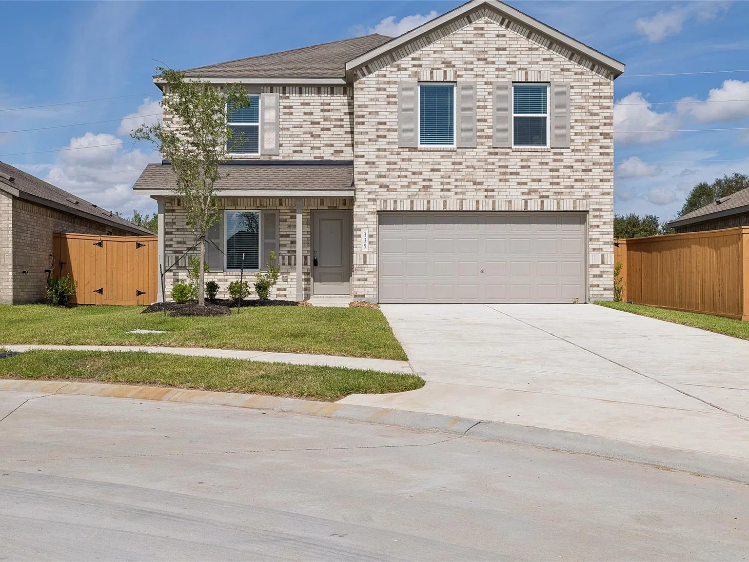4 bed, 2.5 bath, 2015 sqft, $2,399 — Photo 3