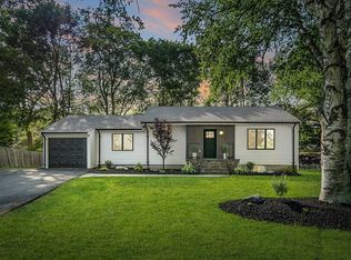 11 S Gtwy, Winchester, MA 01890