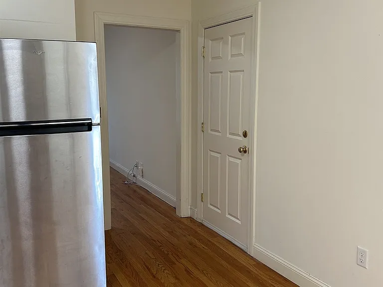 223 Albion St #1 — Photo 3
