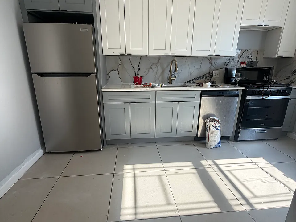 119 Hobart Ave #4F