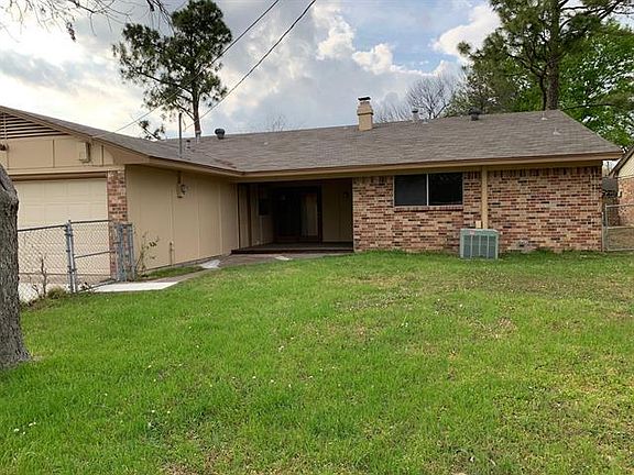 3rd image of 2320 Lovell Dr