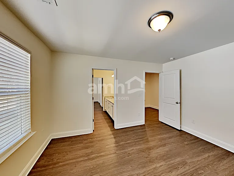 114 Lindridge Dr — Photo 13