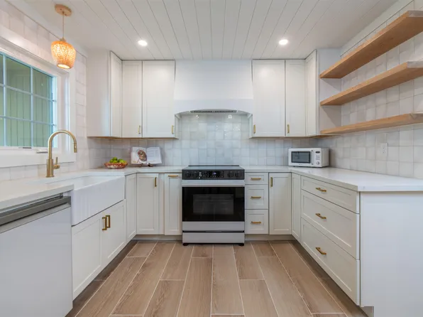 2181 Iliili Rd APT 202, Kihei, HI 96753