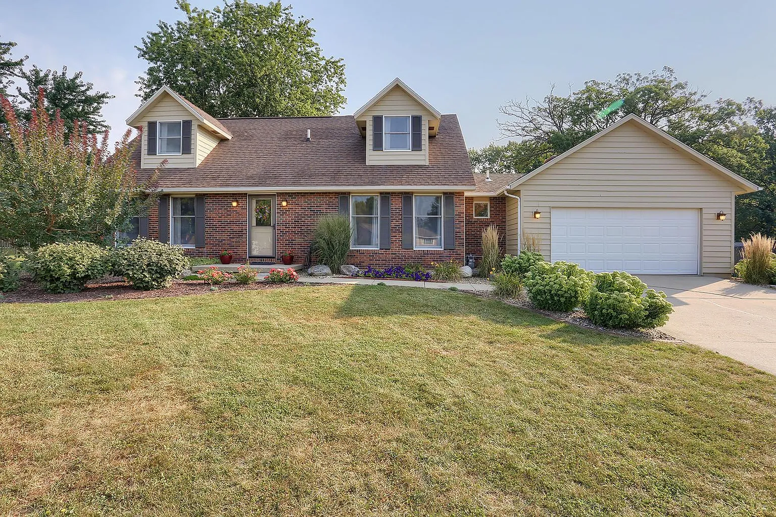 1002 N Garden Ct photo 1