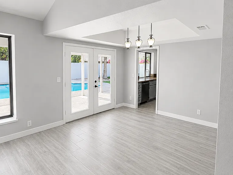 6714 E Paradise Ln — Photo 3