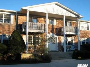 185 Fairharbor Dr, Patchogue, NY 11772