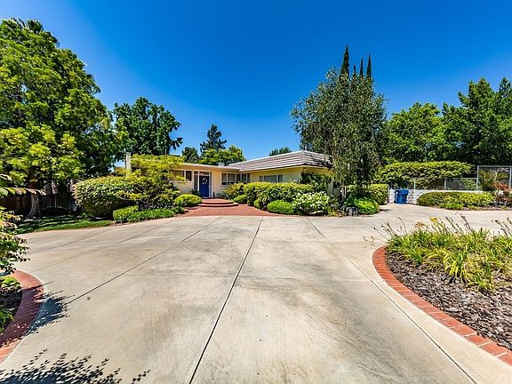 3rd image of 4755 Lasheart Dr
