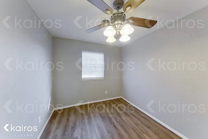 4405 Crockett St — Photo 9