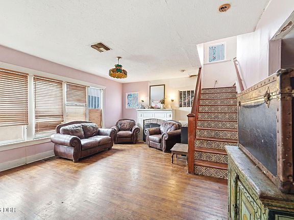 4th image of 216 Blanche Pl