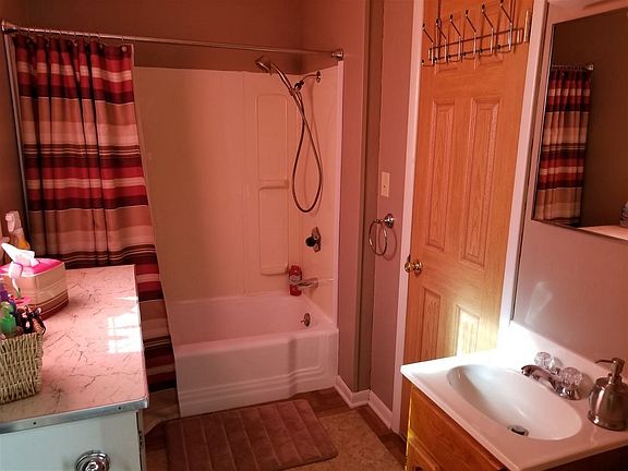 4th image of 157 N Greeley Ave