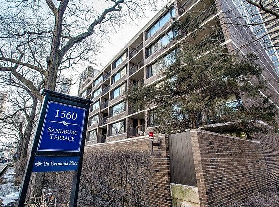3rd image of 1555 N Sandburg Ter APT 616K