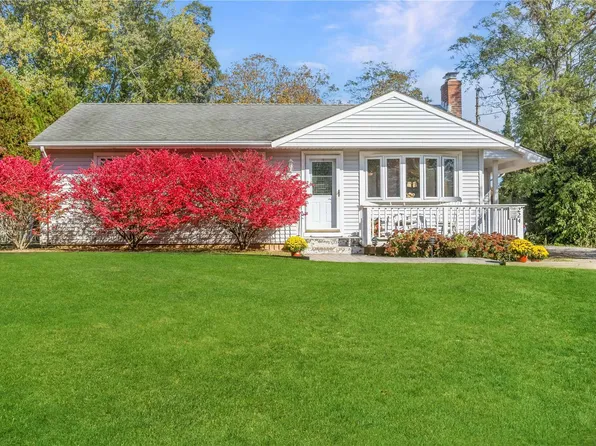 224 Washington Ave, Riverhead, NY 11901