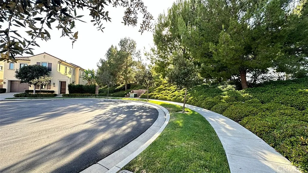 4 bed, 4.5 bath, 2753 sqft, $6,800 — Photo 3