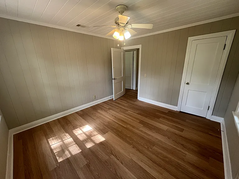 333 E Main St — Photo 40