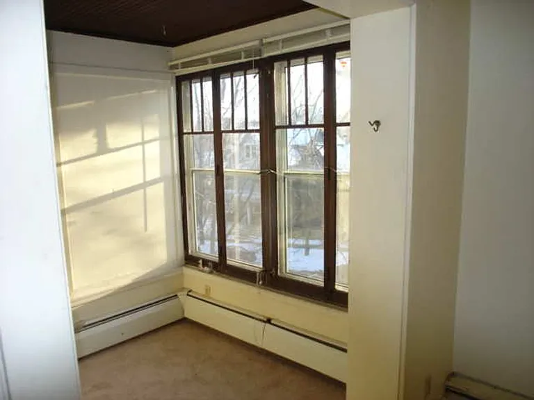 703 E Gorham St — Photo 8