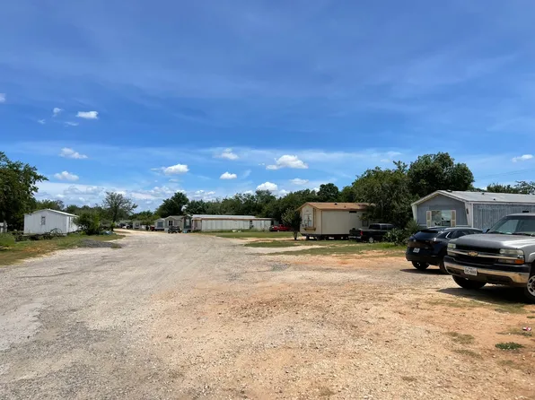 388 County Road 2013, Pearsall, TX 78061