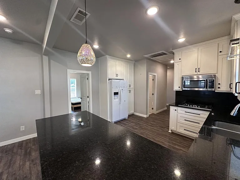 2903 Carpenter Ave — Photo 7