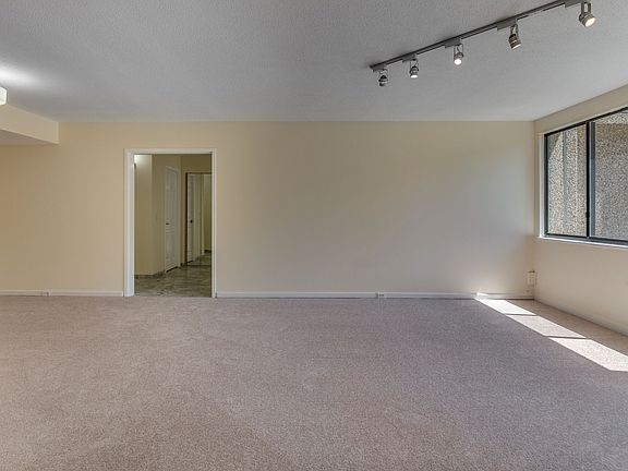 3rd image of 250 Hammond Pond Pkwy APT 112S