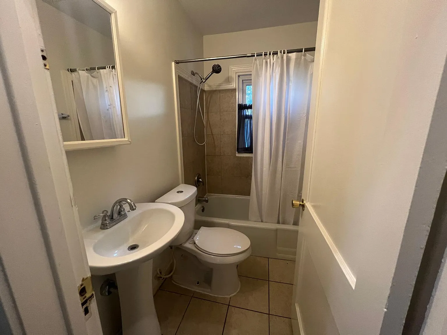 2 bed, 891 sqft, $1,100 — Photo 2