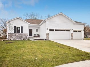 3306 Artesian Rd, Marion, IA 52302