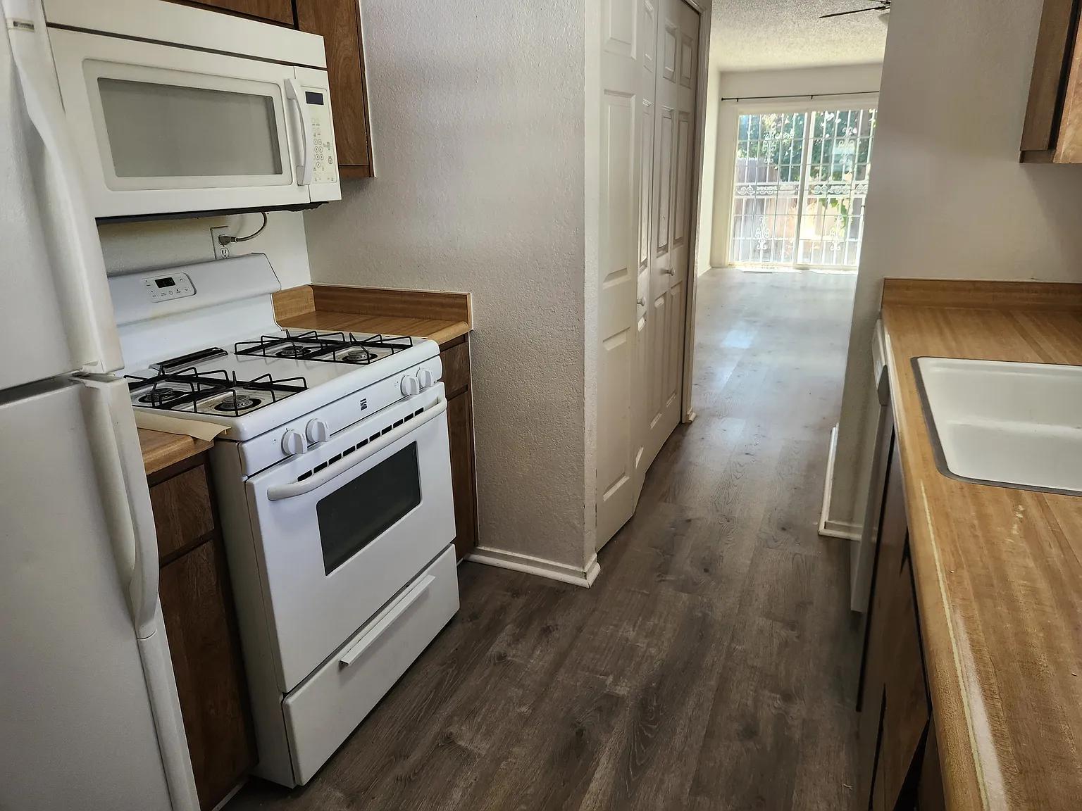 2 bed, 851 sqft, $1,650 — Photo 3