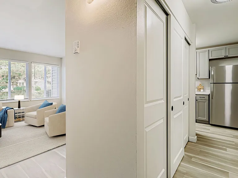 Beautifully Renovated 1 & 2 Bedroom Apartments in Lynnwood! — Photo 20
