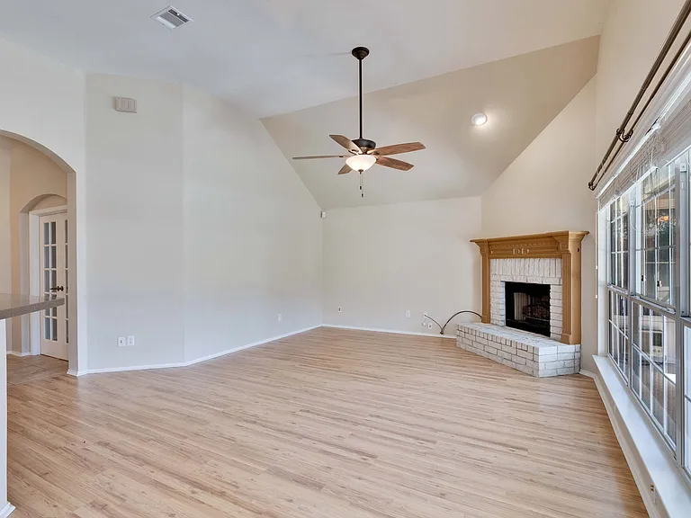 2901 Warwick Way — Photo 10